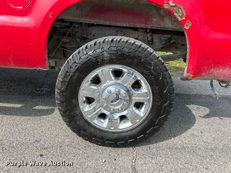 image for item NQ9861 2006 Ford F350 Super Duty XLT  Crew Cab pickup truck