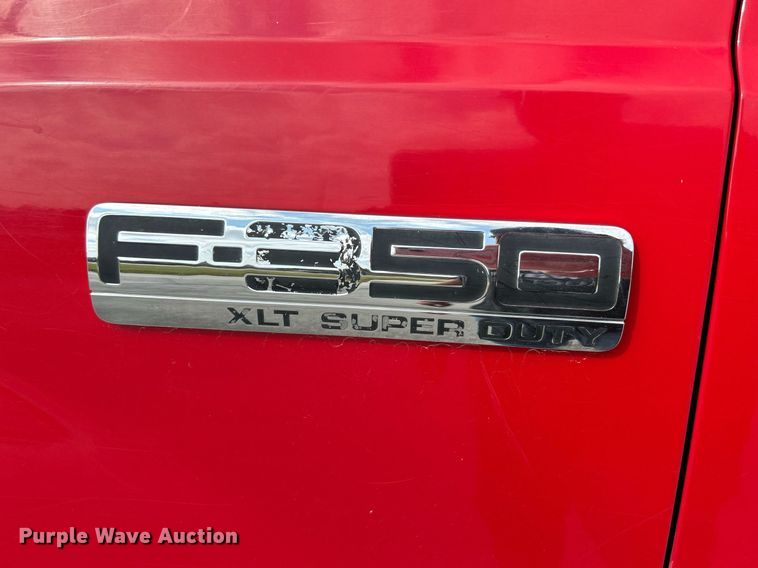 image for item NQ9861 2006 Ford F350 Super Duty XLT  Crew Cab pickup truck