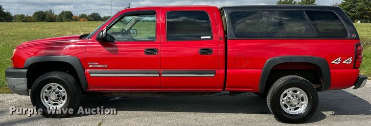 image for item NQ9862 2005 Chevrolet Silverado 2500HD  Crew Cab pickup truck
