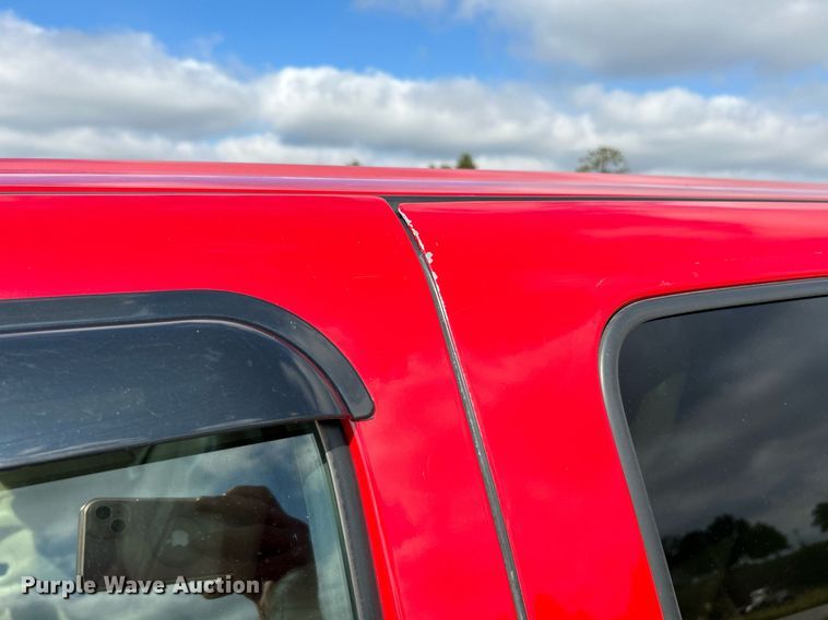 image for item NQ9862 2005 Chevrolet Silverado 2500HD  Crew Cab pickup truck