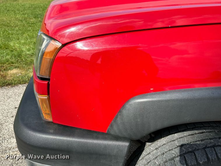 image for item NQ9862 2005 Chevrolet Silverado 2500HD  Crew Cab pickup truck