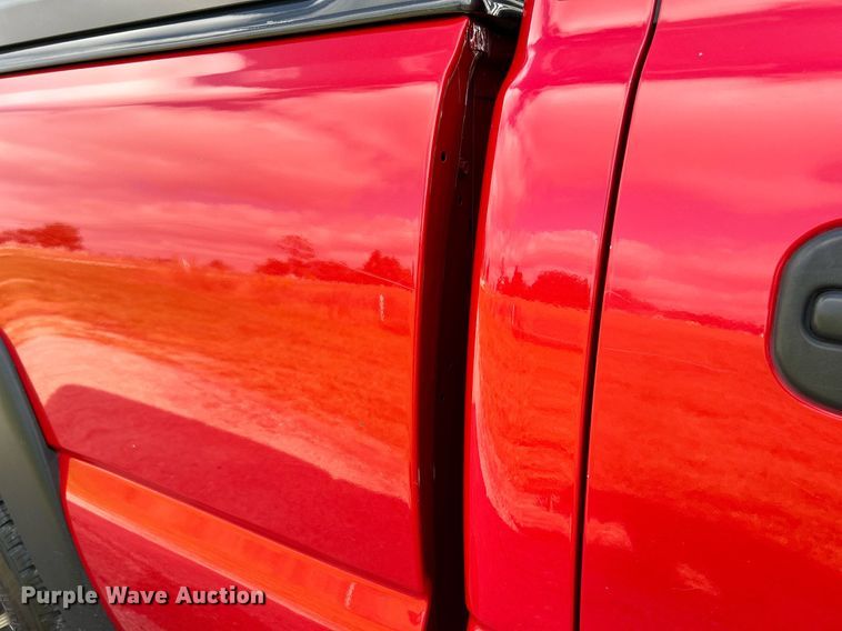 image for item NQ9862 2005 Chevrolet Silverado 2500HD  Crew Cab pickup truck