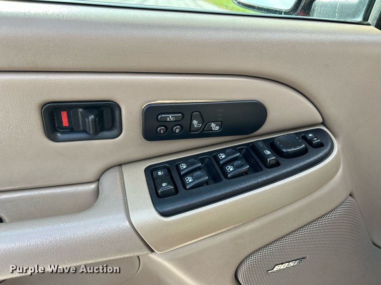 image for item NQ9862 2005 Chevrolet Silverado 2500HD  Crew Cab pickup truck