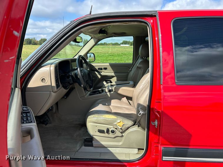 image for item NQ9862 2005 Chevrolet Silverado 2500HD  Crew Cab pickup truck