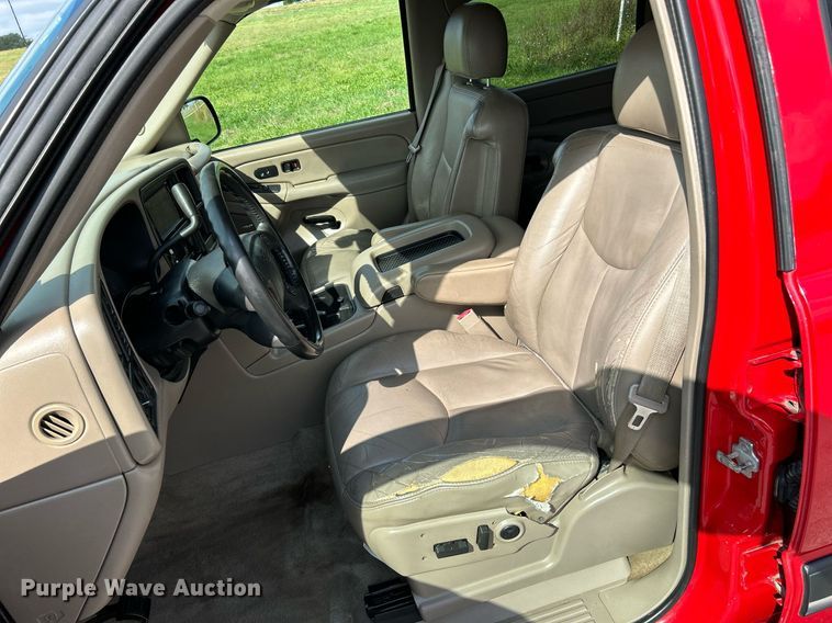 image for item NQ9862 2005 Chevrolet Silverado 2500HD  Crew Cab pickup truck