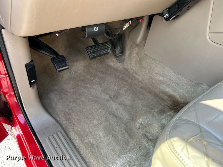 image for item NQ9862 2005 Chevrolet Silverado 2500HD  Crew Cab pickup truck