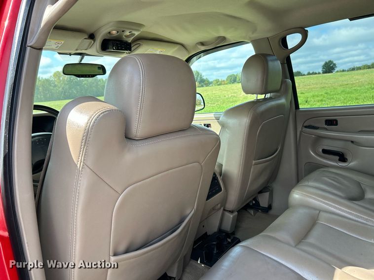 image for item NQ9862 2005 Chevrolet Silverado 2500HD  Crew Cab pickup truck