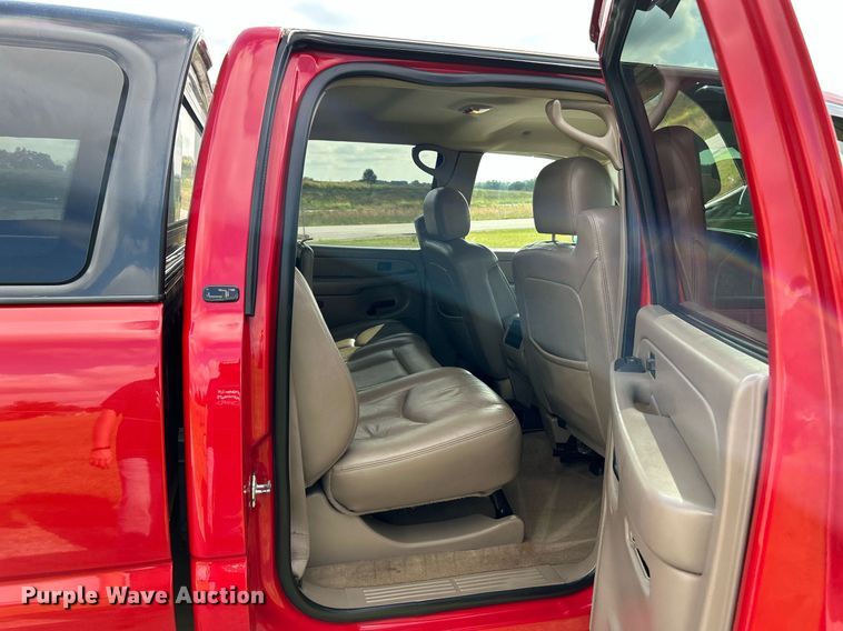 image for item NQ9862 2005 Chevrolet Silverado 2500HD  Crew Cab pickup truck