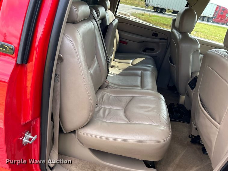 image for item NQ9862 2005 Chevrolet Silverado 2500HD  Crew Cab pickup truck