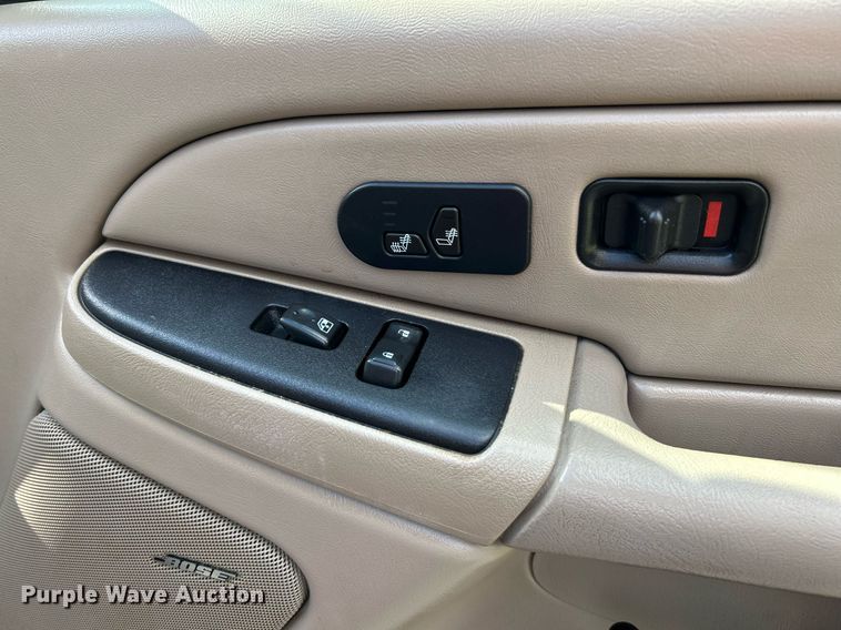 image for item NQ9862 2005 Chevrolet Silverado 2500HD  Crew Cab pickup truck