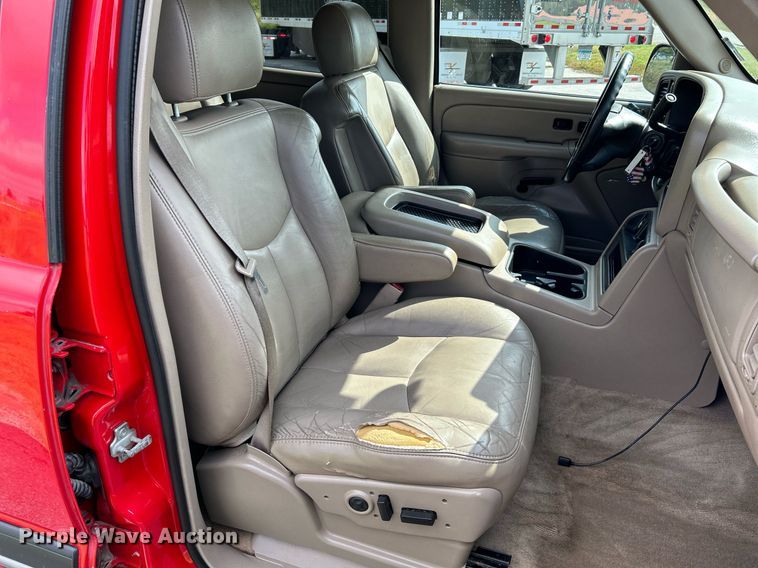 image for item NQ9862 2005 Chevrolet Silverado 2500HD  Crew Cab pickup truck