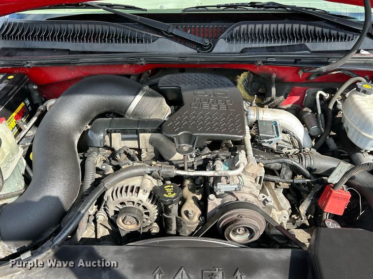 image for item NQ9862 2005 Chevrolet Silverado 2500HD  Crew Cab pickup truck