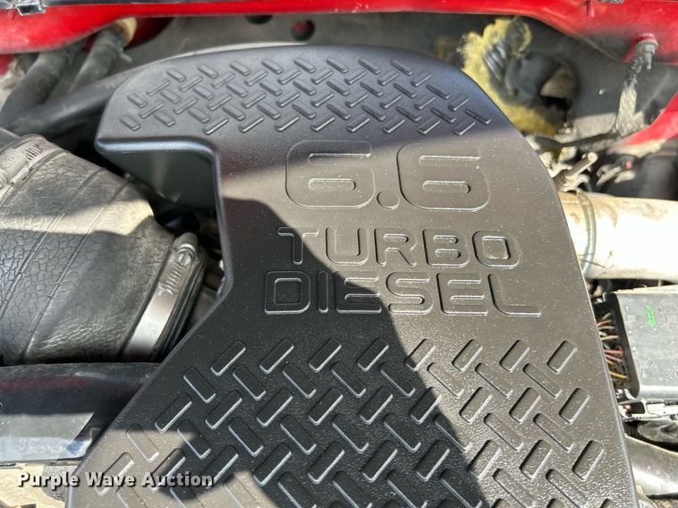 image for item NQ9862 2005 Chevrolet Silverado 2500HD  Crew Cab pickup truck