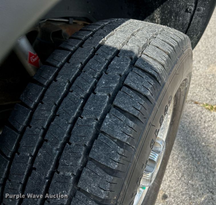 image for item NQ9862 2005 Chevrolet Silverado 2500HD  Crew Cab pickup truck