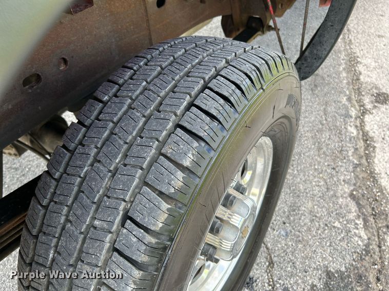 image for item NQ9862 2005 Chevrolet Silverado 2500HD  Crew Cab pickup truck