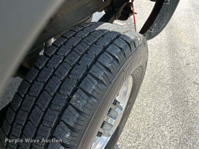 image for item NQ9862 2005 Chevrolet Silverado 2500HD  Crew Cab pickup truck