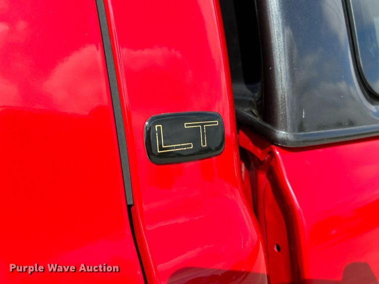 image for item NQ9862 2005 Chevrolet Silverado 2500HD  Crew Cab pickup truck