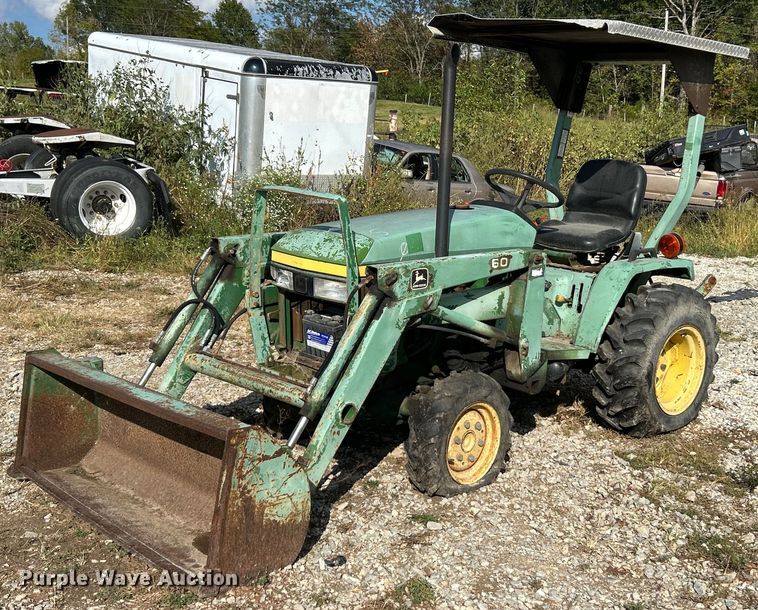 image for item NQ9869 1989 John Deere 670  tractor