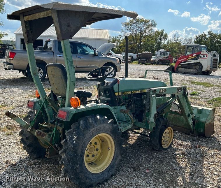 image for item NQ9869 1989 John Deere 670  tractor