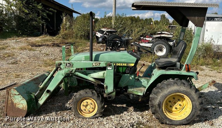 image for item NQ9869 1989 John Deere 670  tractor