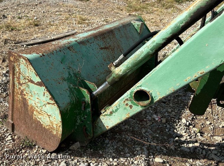 image for item NQ9869 1989 John Deere 670  tractor