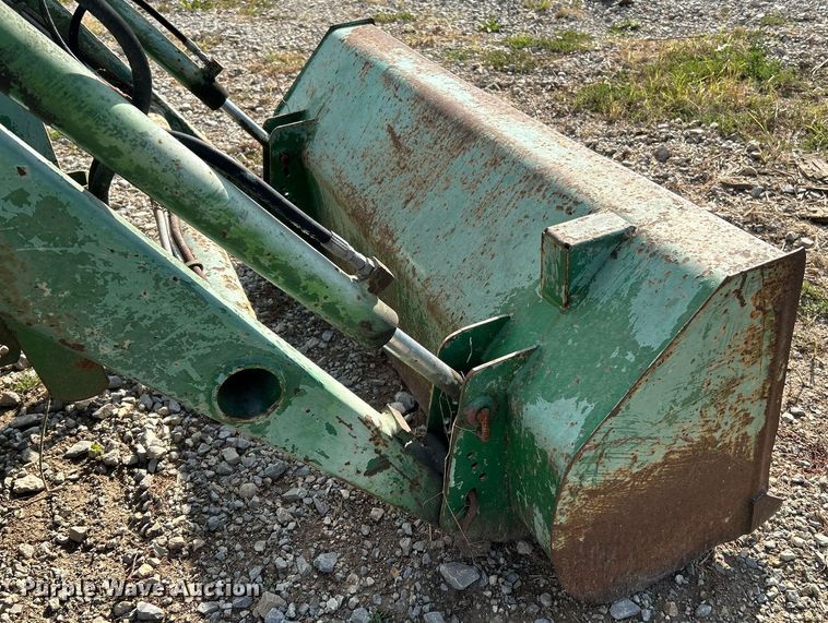 image for item NQ9869 1989 John Deere 670  tractor