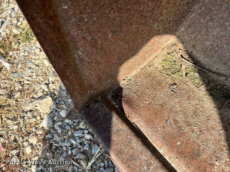 image for item NQ9869 1989 John Deere 670  tractor