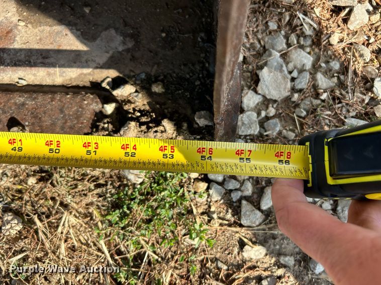 image for item NQ9869 1989 John Deere 670  tractor