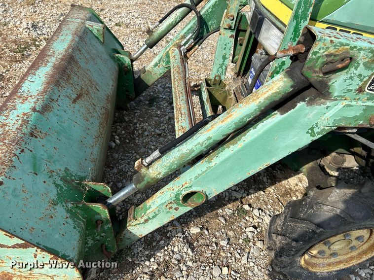 image for item NQ9869 1989 John Deere 670  tractor