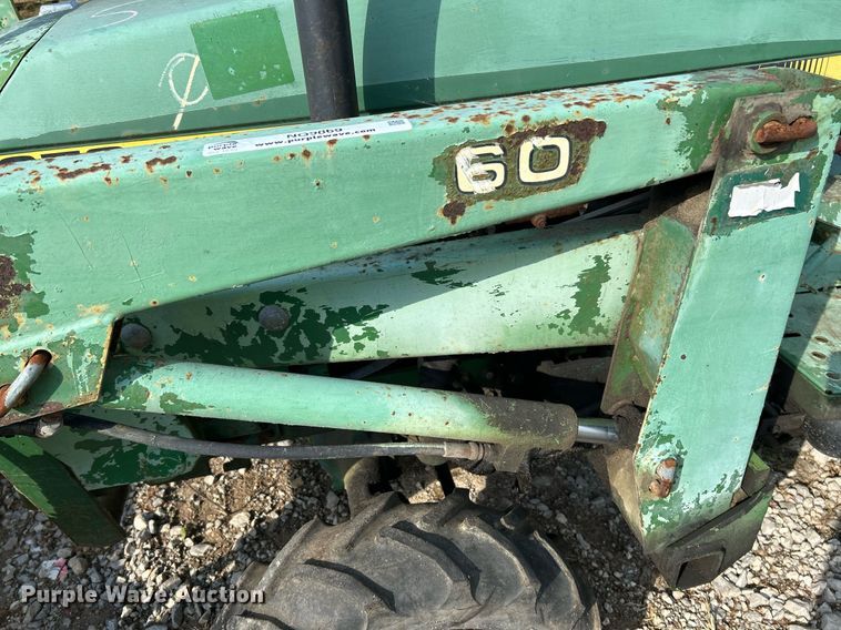 image for item NQ9869 1989 John Deere 670  tractor