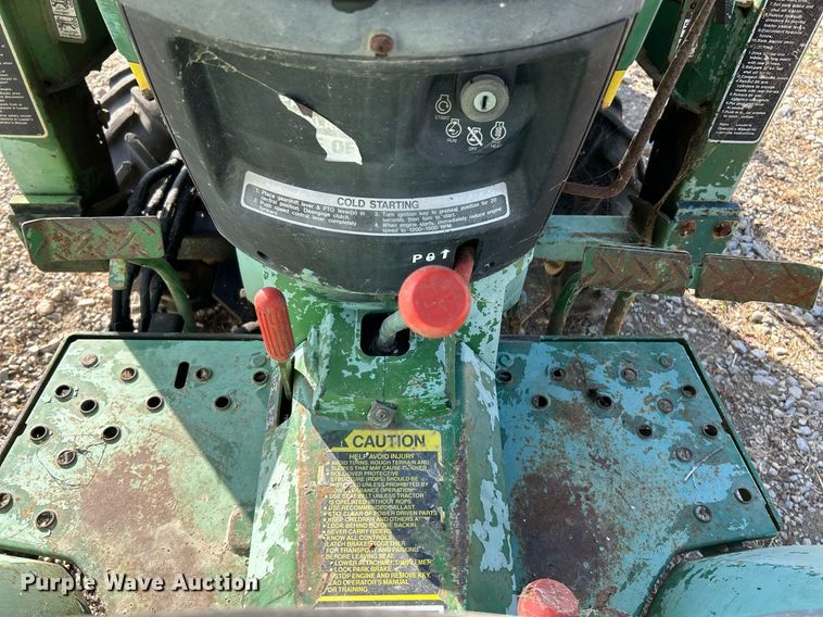 image for item NQ9869 1989 John Deere 670  tractor