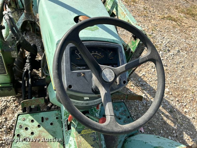 image for item NQ9869 1989 John Deere 670  tractor