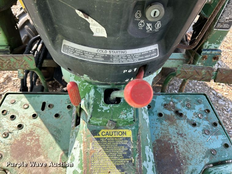 image for item NQ9869 1989 John Deere 670  tractor