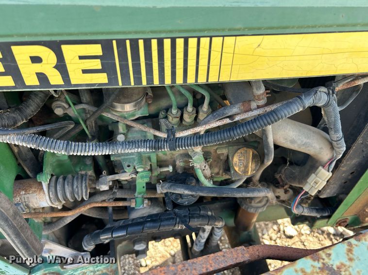 image for item NQ9869 1989 John Deere 670  tractor