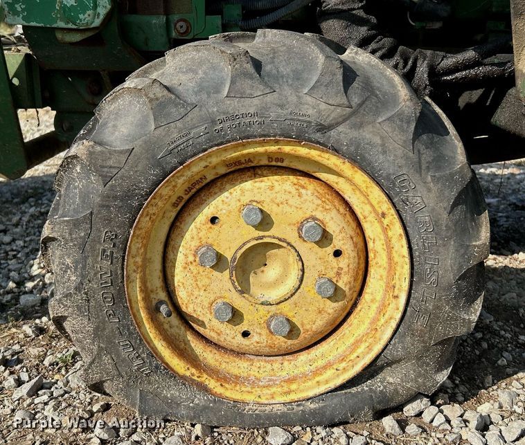 image for item NQ9869 1989 John Deere 670  tractor