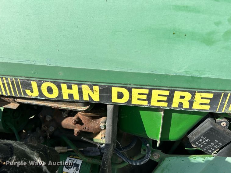 image for item NQ9869 1989 John Deere 670  tractor