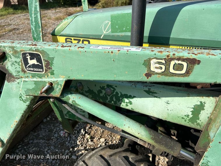 image for item NQ9869 1989 John Deere 670  tractor