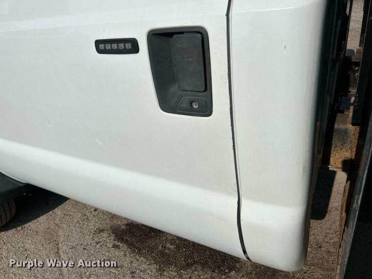 image for item NQ9871 2008 Ford F450 Super Duty XLT  flatbed truck