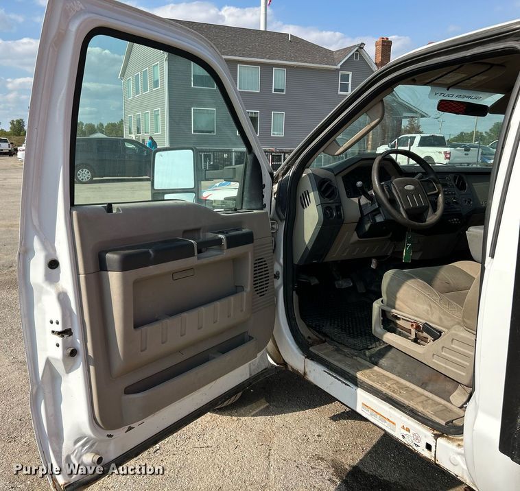 image for item NQ9871 2008 Ford F450 Super Duty XLT  flatbed truck