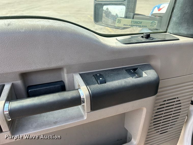 image for item NQ9871 2008 Ford F450 Super Duty XLT  flatbed truck