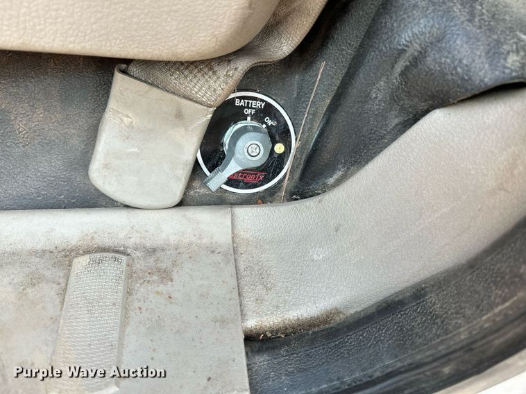 image for item NQ9871 2008 Ford F450 Super Duty XLT  flatbed truck