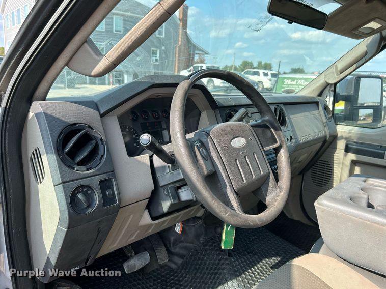 image for item NQ9871 2008 Ford F450 Super Duty XLT  flatbed truck