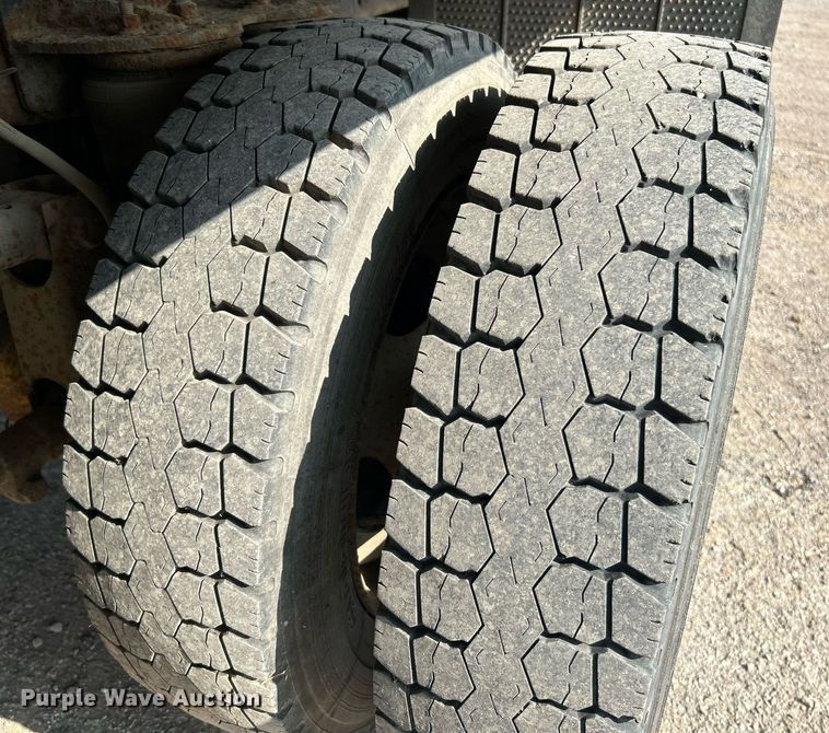 image for item NQ9871 2008 Ford F450 Super Duty XLT  flatbed truck