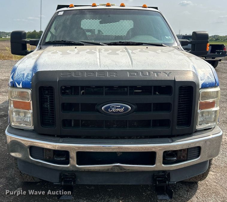 image for item NQ9875 2010 Ford F350 Super Duty XL  flatbed pickup truck