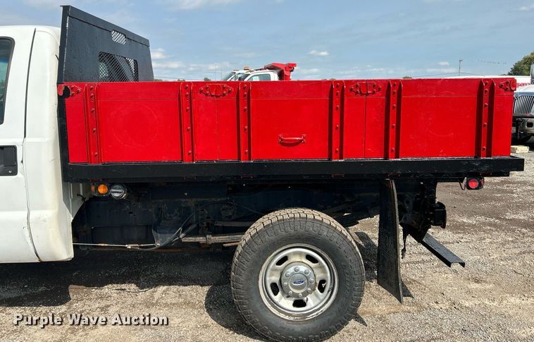 image for item NQ9875 2010 Ford F350 Super Duty XL  flatbed pickup truck