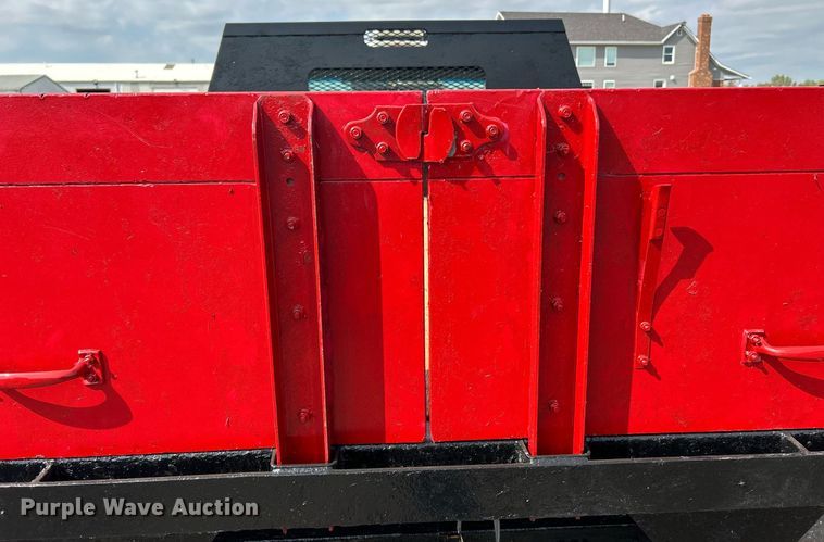 image for item NQ9875 2010 Ford F350 Super Duty XL  flatbed pickup truck