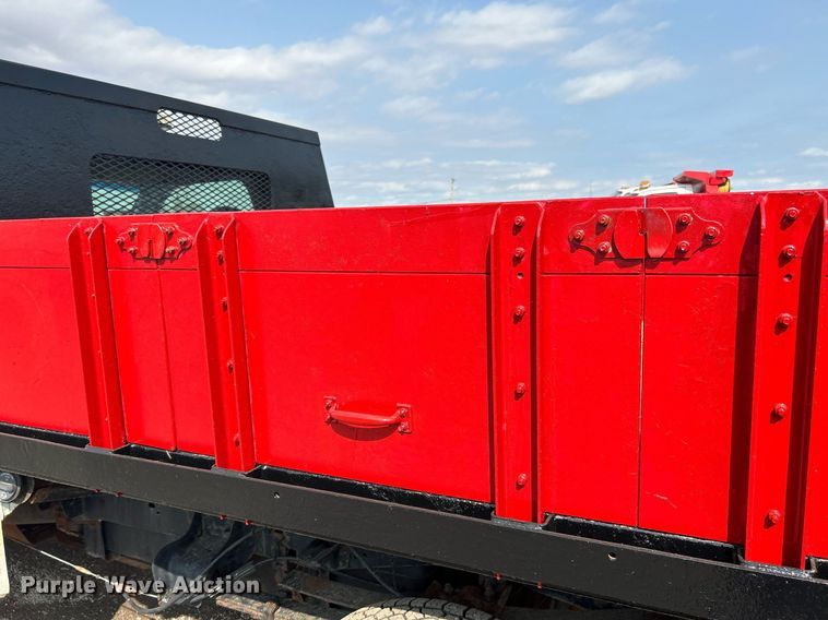 image for item NQ9875 2010 Ford F350 Super Duty XL  flatbed pickup truck