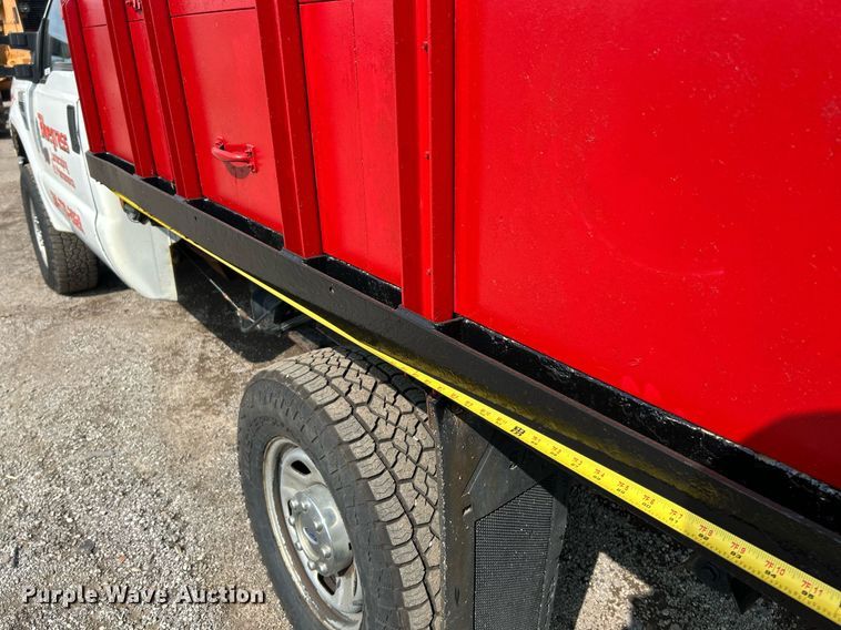 image for item NQ9875 2010 Ford F350 Super Duty XL  flatbed pickup truck