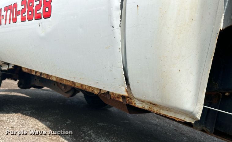 image for item NQ9875 2010 Ford F350 Super Duty XL  flatbed pickup truck