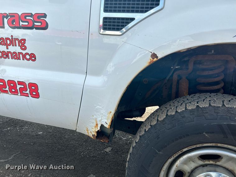 image for item NQ9875 2010 Ford F350 Super Duty XL  flatbed pickup truck